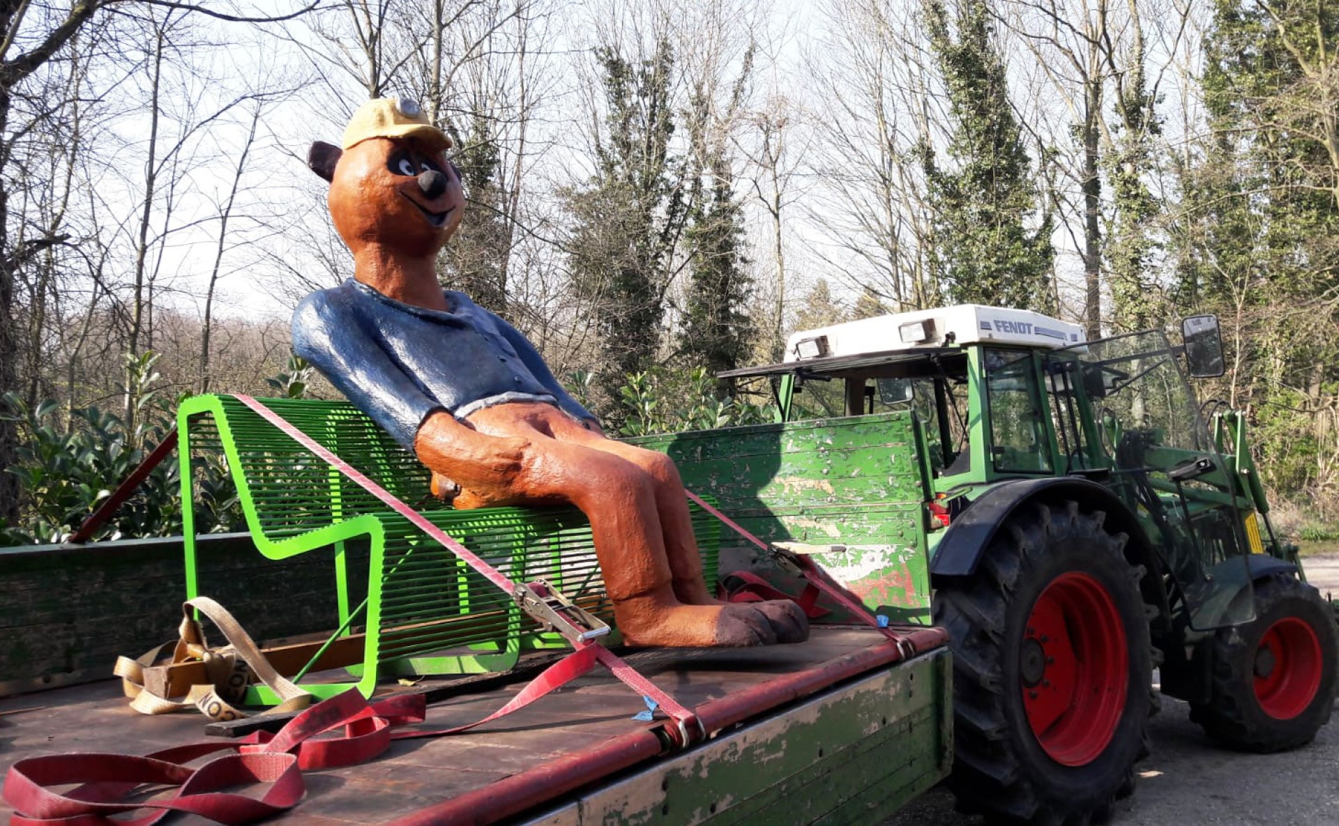 01 kalli auf dem weg zur laga Kalli nimmt Platz auf dem Hänger