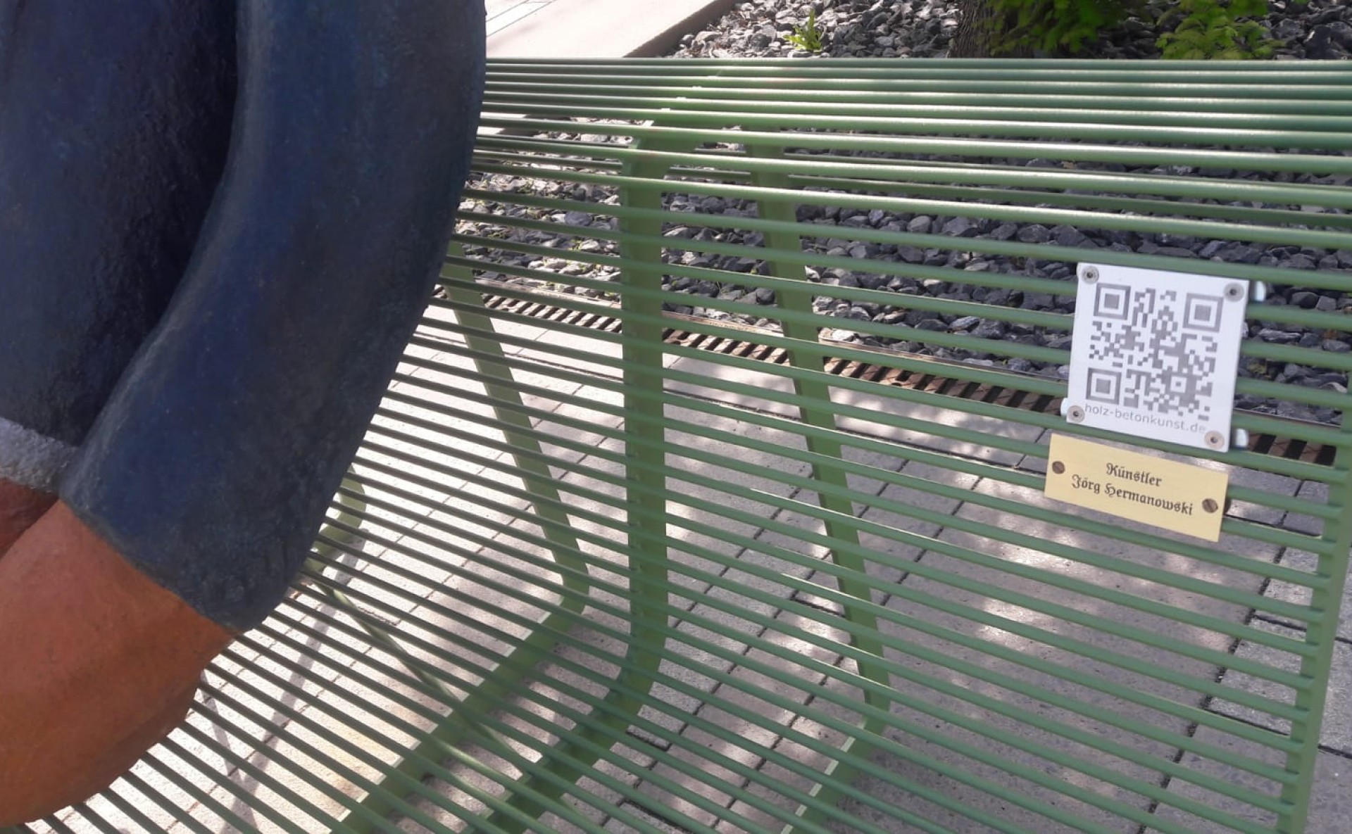 schild Nutzen Sie unseren QR-Code